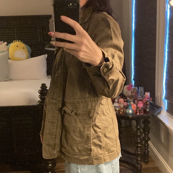 Coolest military style jacket 🧥 - Picture 4 of 6